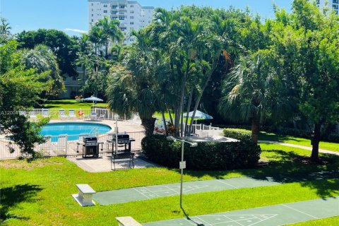 Condo in Lauderdale-by-the-Sea, Florida, 1 bedroom  № 2068409 - photo 25