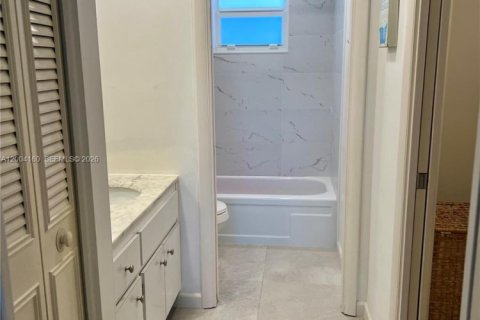 Condo in Lauderdale-by-the-Sea, Florida, 1 bedroom  № 2068409 - photo 17