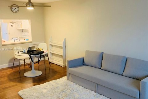 Condo in Lauderdale-by-the-Sea, Florida, 1 bedroom  № 2068409 - photo 9