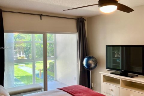 Condo in Lauderdale-by-the-Sea, Florida, 1 bedroom  № 2068409 - photo 12