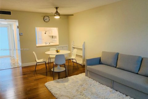 Condo in Lauderdale-by-the-Sea, Florida, 1 bedroom  № 2068409 - photo 8