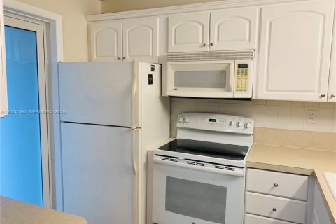 Condo in Lauderdale-by-the-Sea, Florida, 1 bedroom  № 2068409 - photo 2