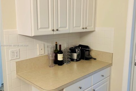 Condo in Lauderdale-by-the-Sea, Florida, 1 bedroom  № 2068409 - photo 3