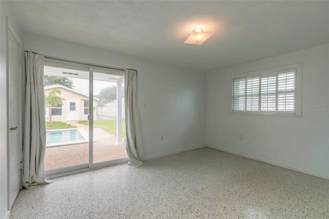 House in New Smyrna Beach, Florida 5 bedrooms, 174.66 sq.m. № 2285441 - photo 5