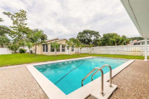 House in New Smyrna Beach, Florida 5 bedrooms, 174.66 sq.m. № 2285441 - photo 30
