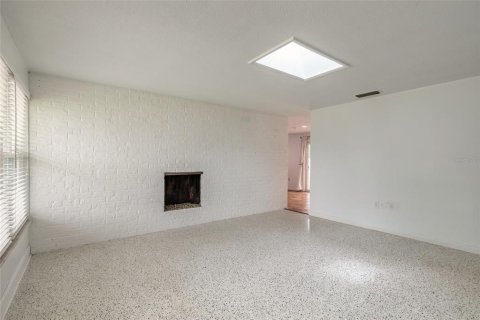 House in New Smyrna Beach, Florida 5 bedrooms, 174.66 sq.m. № 2285441 - photo 9