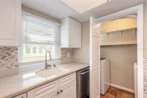 House in New Smyrna Beach, Florida 5 bedrooms, 174.66 sq.m. № 2285441 - photo 19