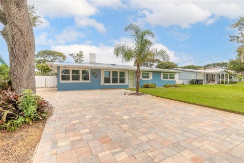 House in New Smyrna Beach, Florida 5 bedrooms, 174.66 sq.m. № 2285441 - photo 7