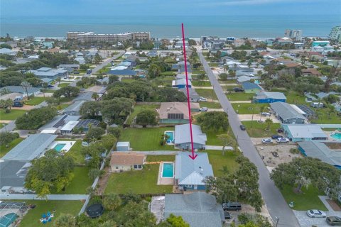 House in New Smyrna Beach, Florida 5 bedrooms, 174.66 sq.m. № 2285441