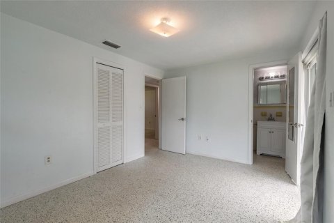 House in New Smyrna Beach, Florida 5 bedrooms, 174.66 sq.m. № 2285441 - photo 25