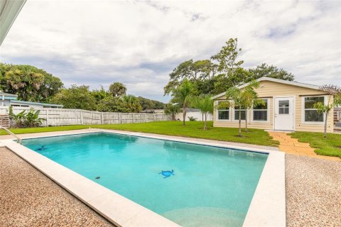 House in New Smyrna Beach, Florida 5 bedrooms, 174.66 sq.m. № 2285441 - photo 3