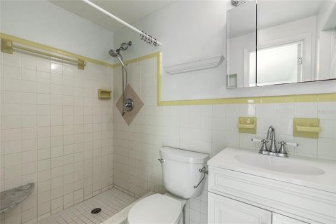 House in New Smyrna Beach, Florida 5 bedrooms, 174.66 sq.m. № 2285441 - photo 26