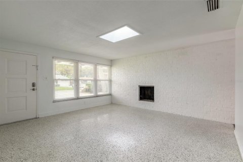 House in New Smyrna Beach, Florida 5 bedrooms, 174.66 sq.m. № 2285441 - photo 10
