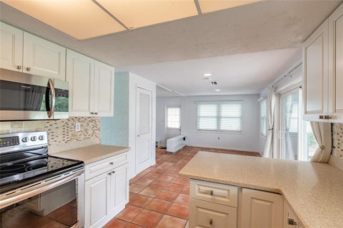 House in New Smyrna Beach, Florida 5 bedrooms, 174.66 sq.m. № 2285441 - photo 18