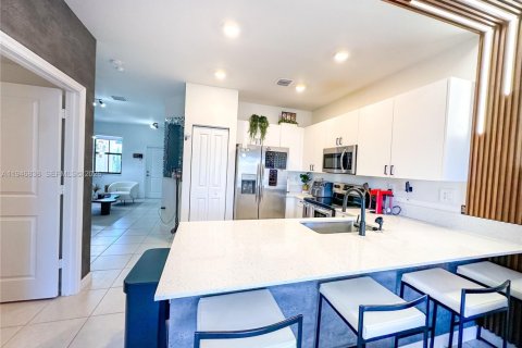 Townhouse in Homestead, Florida 3 bedrooms, 157.47 sq.m. № 2003609 - photo 5