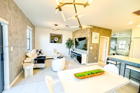 Townhouse in Homestead, Florida 3 bedrooms, 157.47 sq.m. № 2003609 - photo 7