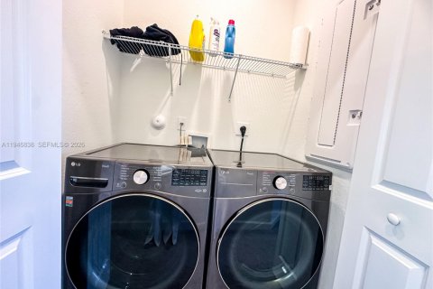 Townhouse in Homestead, Florida 3 bedrooms, 157.47 sq.m. № 2003609 - photo 15