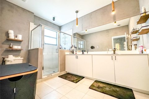 Townhouse in Homestead, Florida 3 bedrooms, 157.47 sq.m. № 2003609 - photo 13