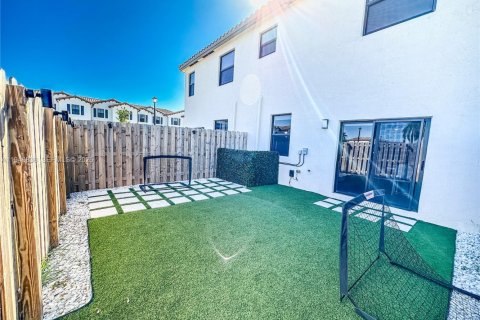 Townhouse in Homestead, Florida 3 bedrooms, 157.47 sq.m. № 2003609 - photo 9