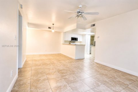 Condominio en venta en Coral Springs, Florida, 2 dormitorios, 91.6 m2 № 2243646 - foto 5