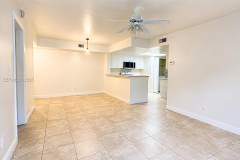 Condominio en venta en Coral Springs, Florida, 2 dormitorios, 91.6 m2 № 2243646 - foto 6