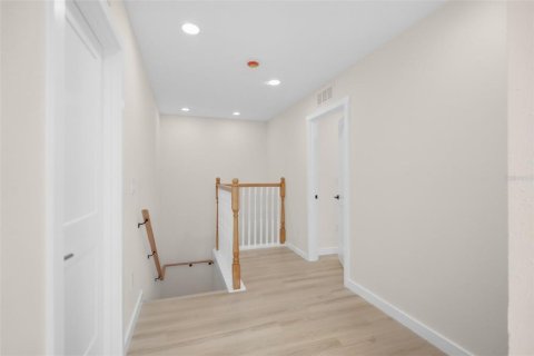 Townhouse in Saint Petersburg, Florida 4 bedrooms, 266.82 sq.m. № 2375600 - photo 24