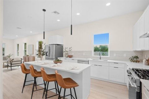 Townhouse in Saint Petersburg, Florida 4 bedrooms, 266.82 sq.m. № 2375600 - photo 2