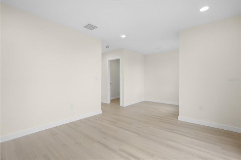 Townhouse in Saint Petersburg, Florida 4 bedrooms, 266.82 sq.m. № 2375600 - photo 27