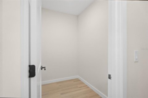 Townhouse in Saint Petersburg, Florida 4 bedrooms, 266.82 sq.m. № 2375600 - photo 10