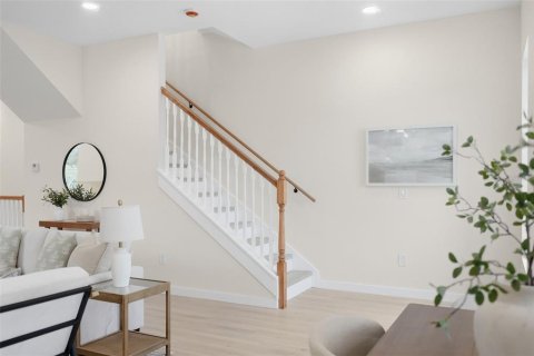 Townhouse in Saint Petersburg, Florida 4 bedrooms, 266.82 sq.m. № 2375600 - photo 22