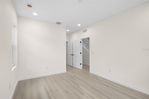 Townhouse in Saint Petersburg, Florida 4 bedrooms, 266.82 sq.m. № 2375600 - photo 9