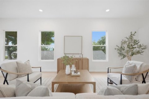 Townhouse in Saint Petersburg, Florida 4 bedrooms, 266.82 sq.m. № 2375600 - photo 20