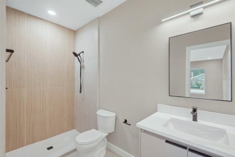 Townhouse in Saint Petersburg, Florida 4 bedrooms, 266.82 sq.m. № 2375600 - photo 11