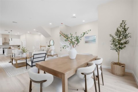 Townhouse in Saint Petersburg, Florida 4 bedrooms, 266.82 sq.m. № 2375600 - photo 21