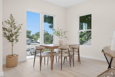 Townhouse in Saint Petersburg, Florida 4 bedrooms, 266.82 sq.m. № 2375600 - photo 4