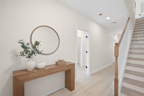 Townhouse in Saint Petersburg, Florida 4 bedrooms, 266.82 sq.m. № 2375600 - photo 7