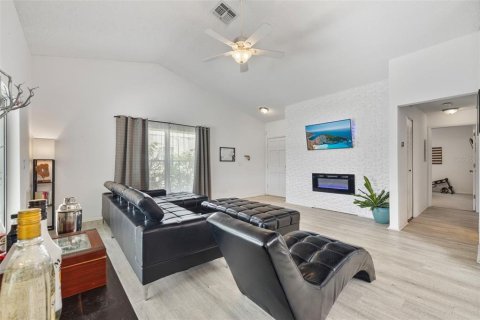 House in Tampa, Florida 2 bedrooms, 101.91 sq.m. № 1775392 - photo 7
