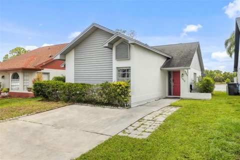 House in Tampa, Florida 2 bedrooms, 101.91 sq.m. № 1775392 - photo 1