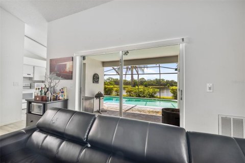 House in Tampa, Florida 2 bedrooms, 101.91 sq.m. № 1775392 - photo 8