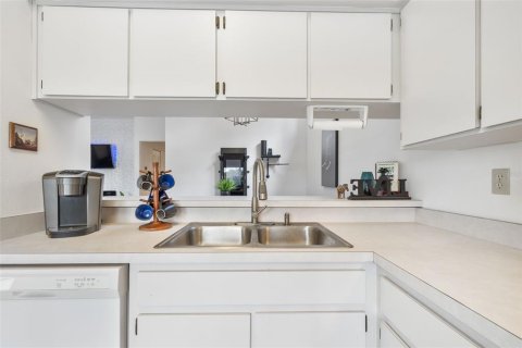 House in Tampa, Florida 2 bedrooms, 101.91 sq.m. № 1775392 - photo 13