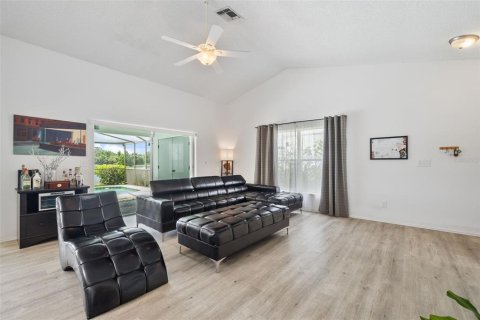 House in Tampa, Florida 2 bedrooms, 101.91 sq.m. № 1775392 - photo 6