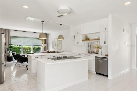 House in Ormond Beach, Florida 5 bedrooms, 501.49 sq.m. № 2104478 - photo 18