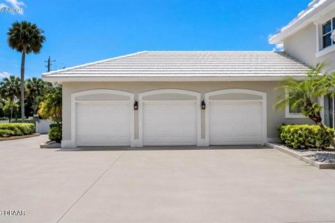 House in Ormond Beach, Florida 5 bedrooms, 501.49 sq.m. № 2104478 - photo 8