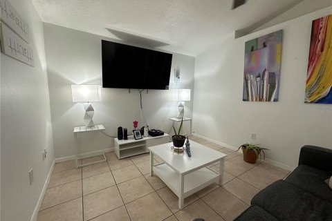 Casa en alquiler en Kissimmee, Florida, 3 dormitorios, 134.15 m2 № 1901765 - foto 19