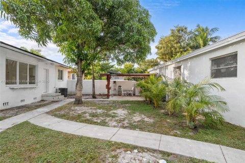 Villa ou maison à louer à Miami, Floride: 3 chambres, 123.1 m2 № 1975940 - photo 30