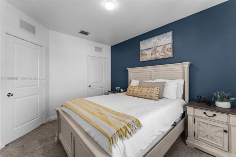 Townhouse in Florida City, Florida 3 bedrooms, 132.66 sq.m. № 2031677 - photo 23