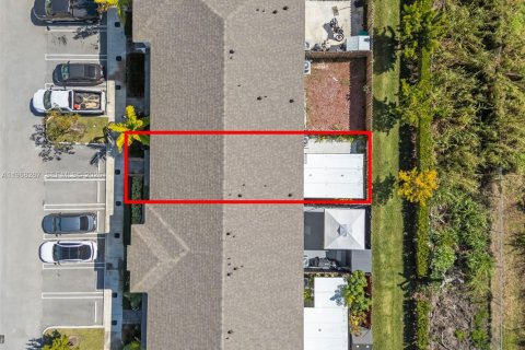 Townhouse in Florida City, Florida 3 bedrooms, 132.66 sq.m. № 2031677 - photo 30