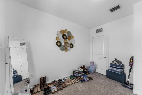 Townhouse in Florida City, Florida 3 bedrooms, 132.66 sq.m. № 2031677 - photo 25