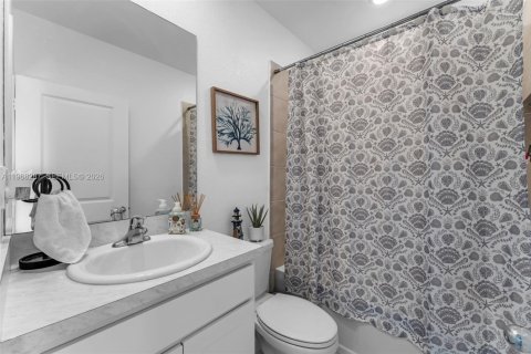 Townhouse in Florida City, Florida 3 bedrooms, 132.66 sq.m. № 2031677 - photo 15