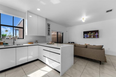 Townhouse in Florida City, Florida 3 bedrooms, 132.66 sq.m. № 2031677 - photo 12